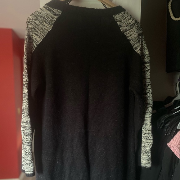 Black Tunic Sweater with Beige Geometric Design - Picture 4 of 4